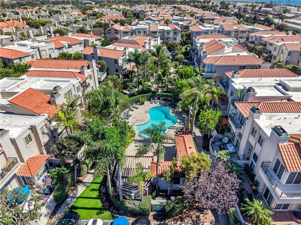 19401 Merion Circle Huntington Beach, CA 92648