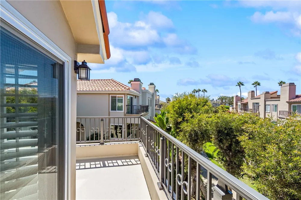 19401 Merion Circle Huntington Beach, CA 92648