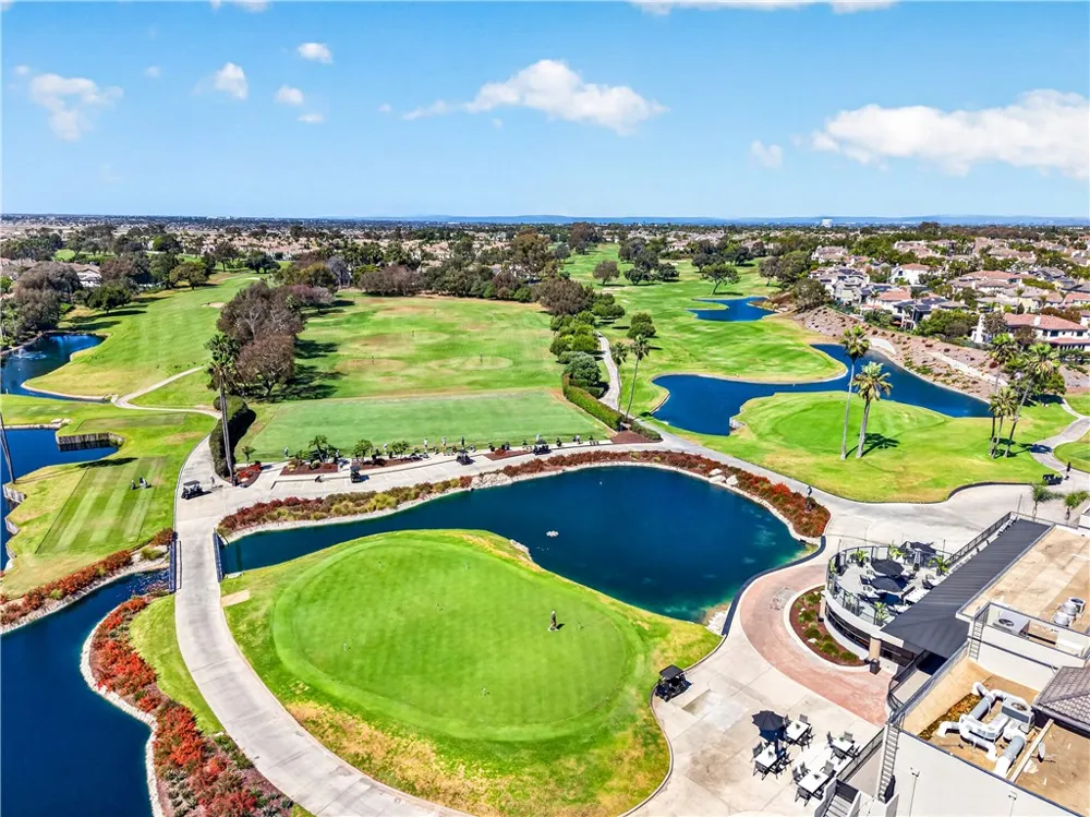 19401 Merion Circle Huntington Beach, CA 92648