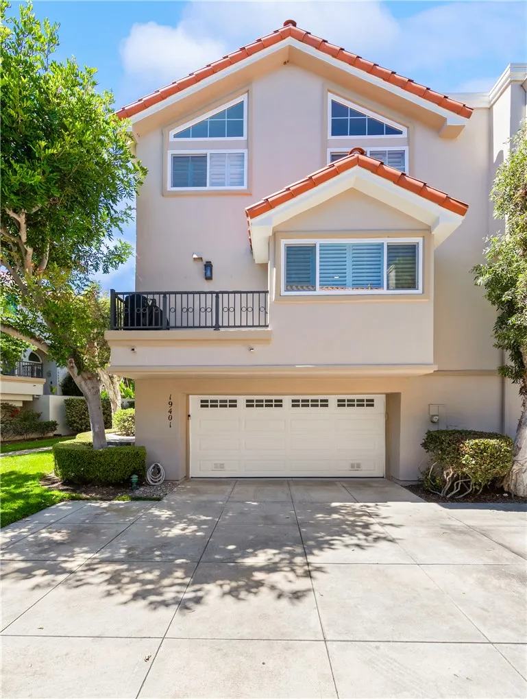 19401 Merion Circle Huntington Beach, CA 92648