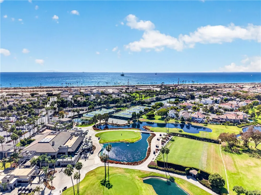 19401 Merion Circle Huntington Beach, CA 92648