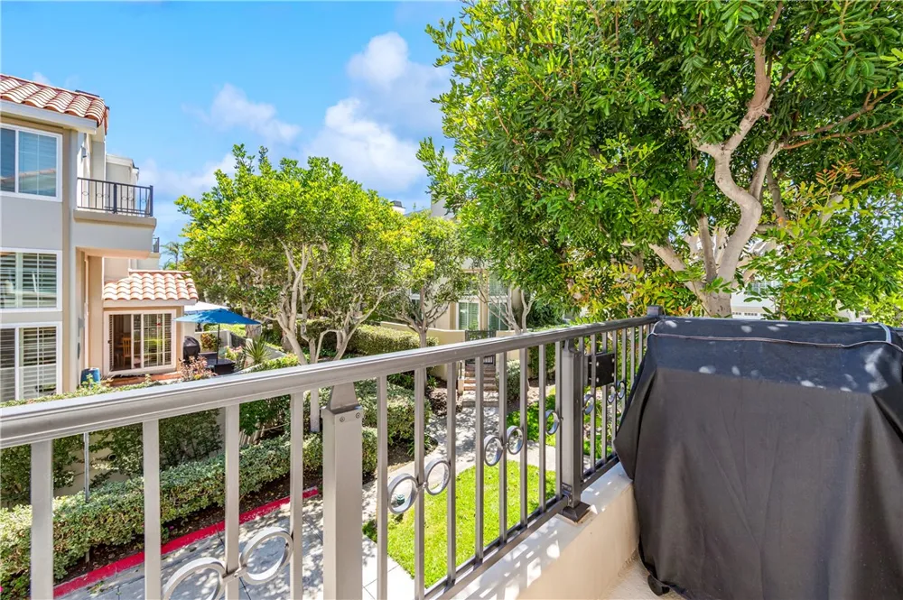 19401 Merion Circle Huntington Beach, CA 92648
