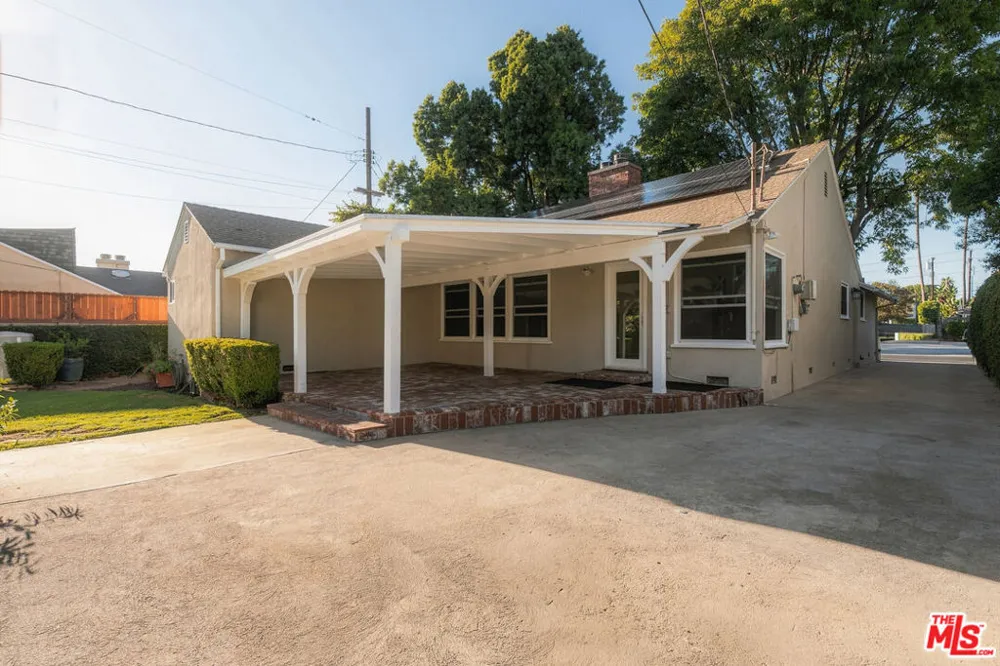 14212 Leadwell Street Van Nuys, CA 91405