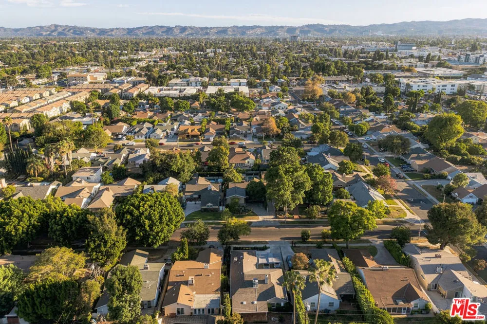 14212 Leadwell Street Van Nuys, CA 91405