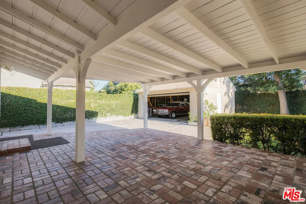 14212 Leadwell Street Van Nuys, CA 91405