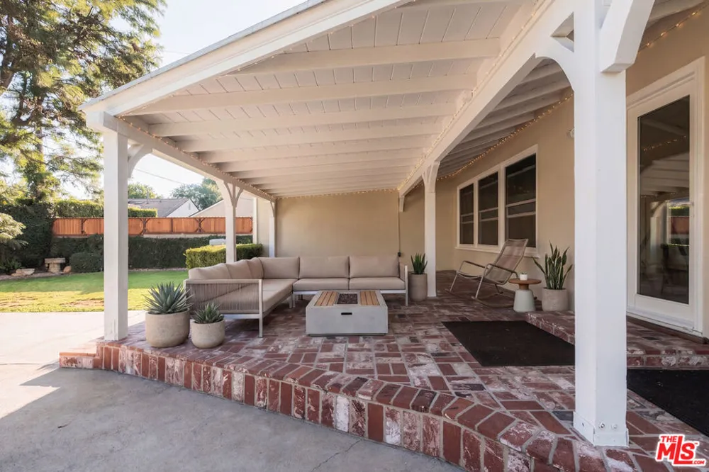 14212 Leadwell Street Van Nuys, CA 91405