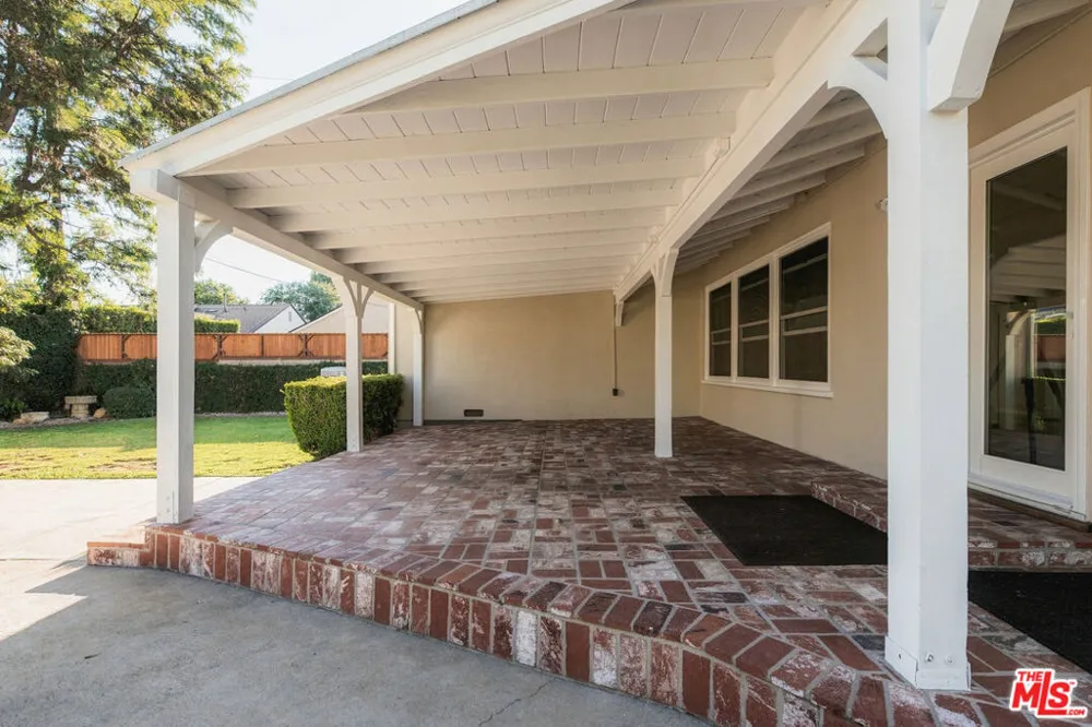14212 Leadwell Street Van Nuys, CA 91405