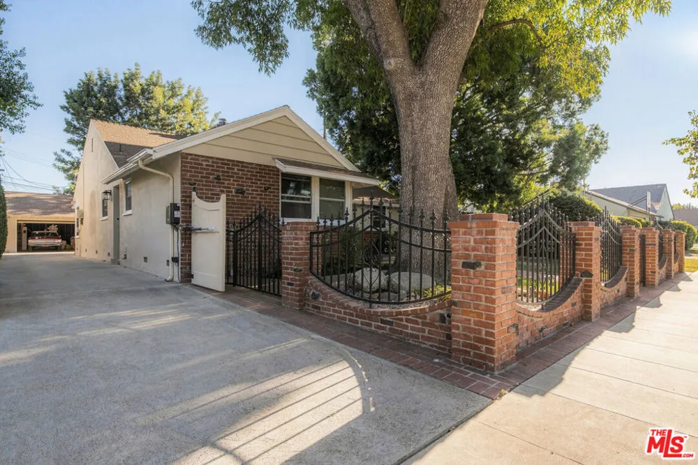 14212 Leadwell Street Van Nuys, CA 91405