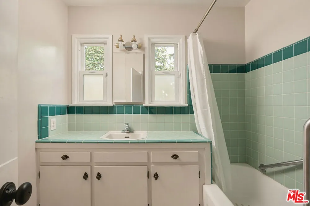 14212 Leadwell Street Van Nuys, CA 91405