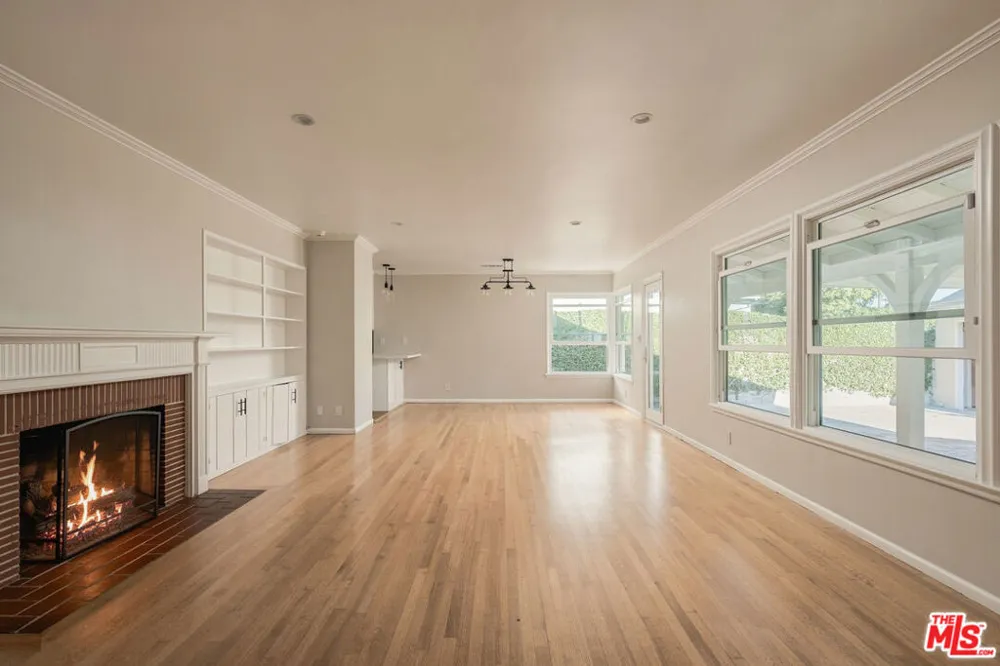 14212 Leadwell Street Van Nuys, CA 91405