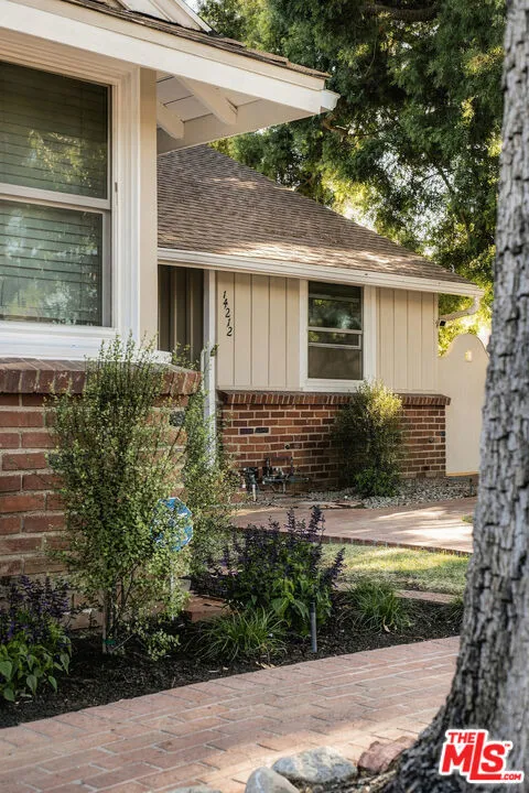 14212 Leadwell Street Van Nuys, CA 91405