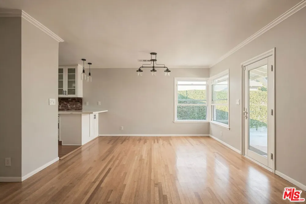 14212 Leadwell Street Van Nuys, CA 91405