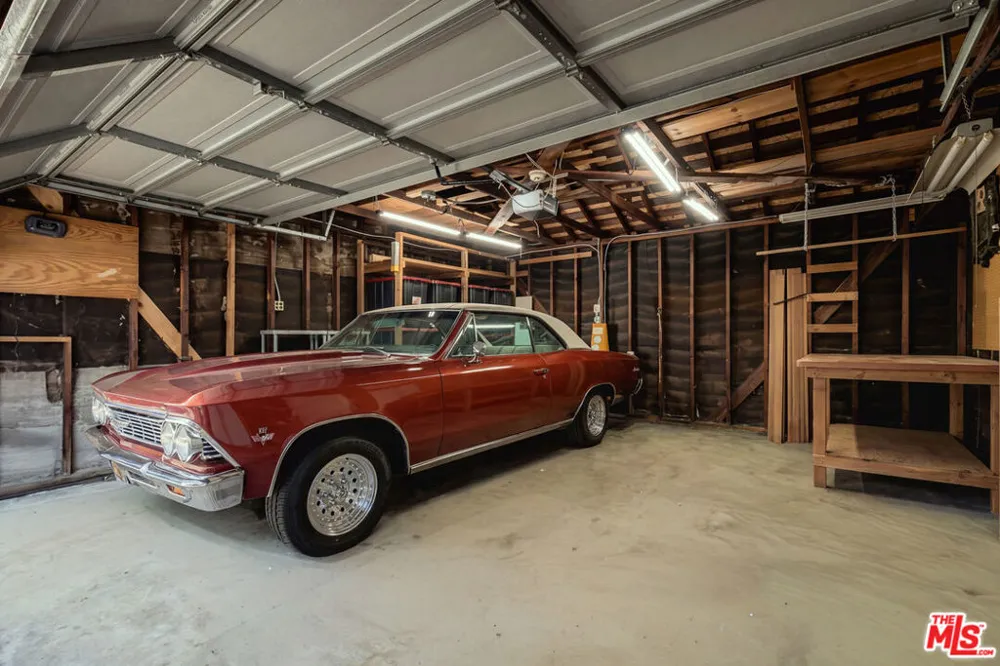 14212 Leadwell Street Van Nuys, CA 91405