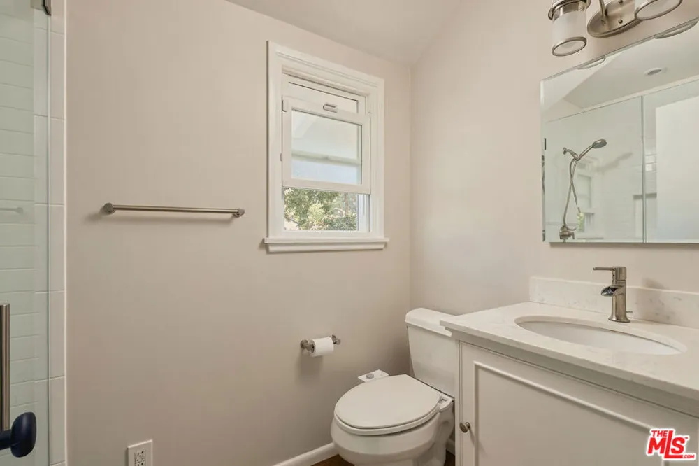 14212 Leadwell Street Van Nuys, CA 91405