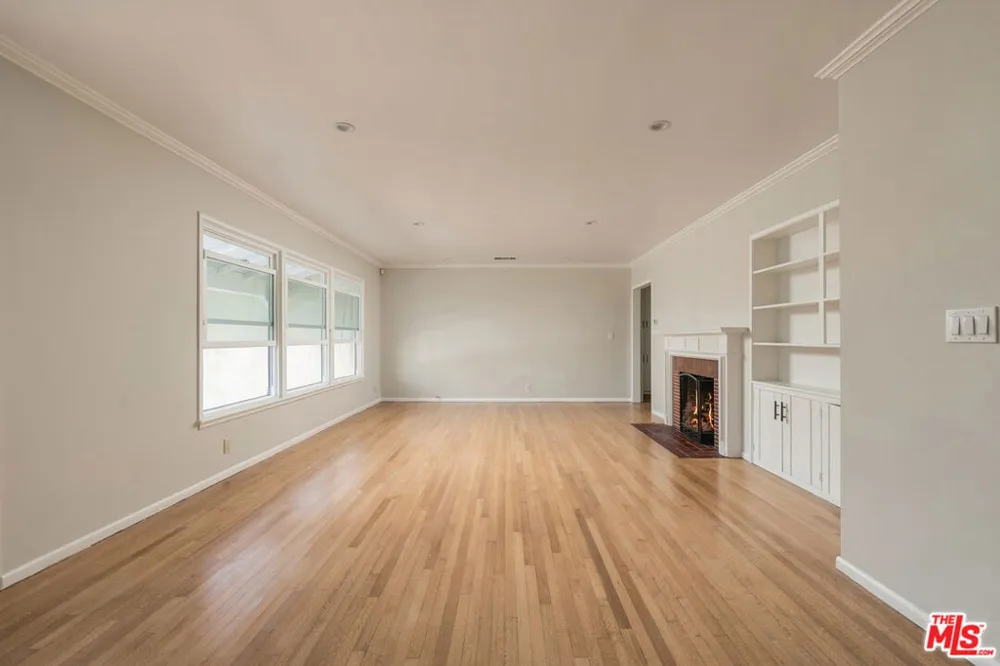 14212 Leadwell Street Van Nuys, CA 91405