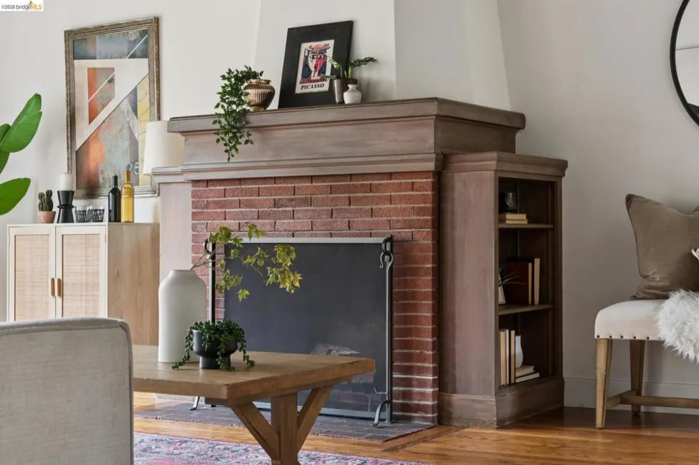 208 Lee St Oakland, CA 94610