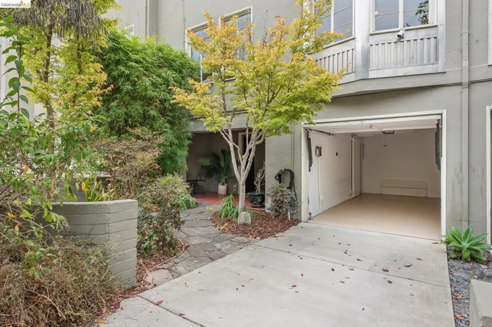 208 Lee St Oakland, CA 94610