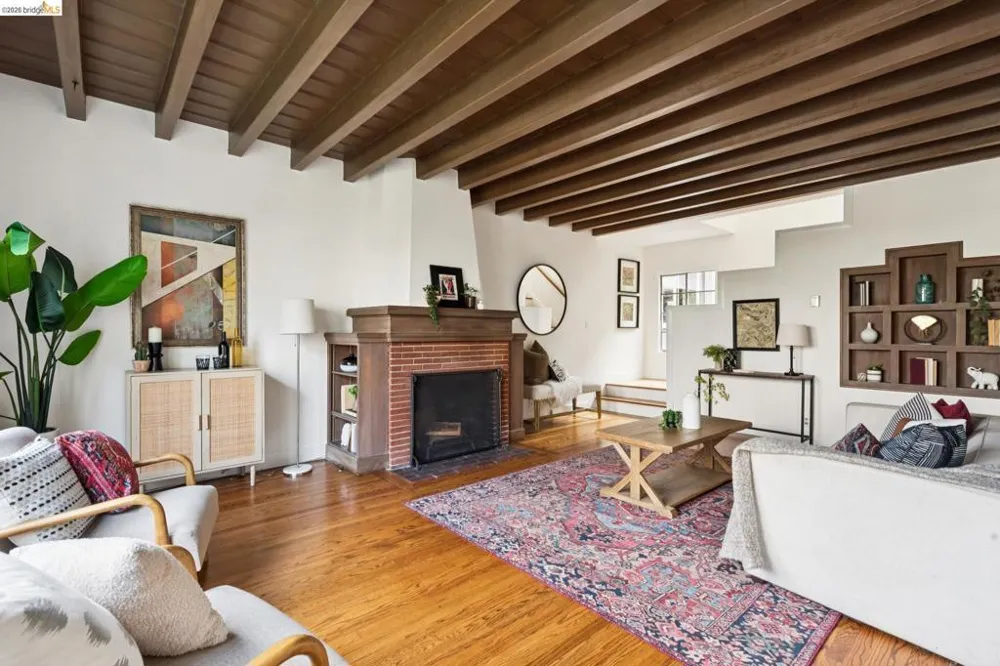 208 Lee St Oakland, CA 94610