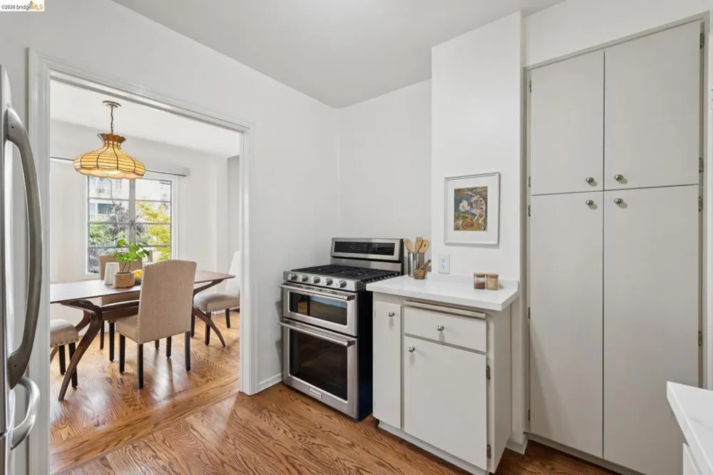 208 Lee St Oakland, CA 94610
