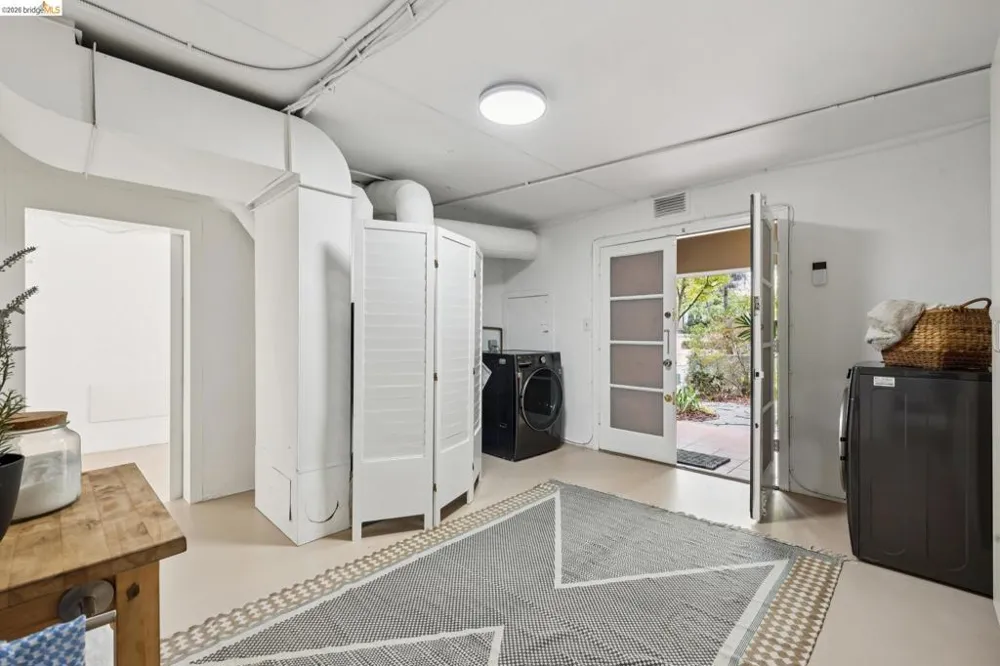 208 Lee St Oakland, CA 94610