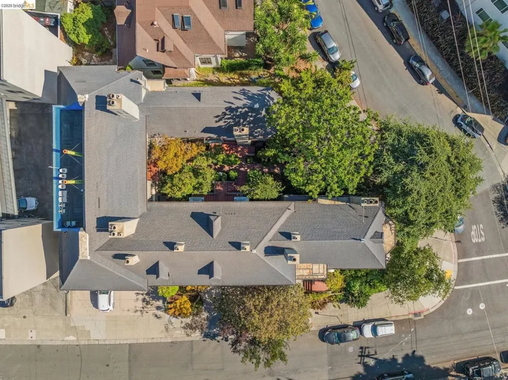 208 Lee St Oakland, CA 94610