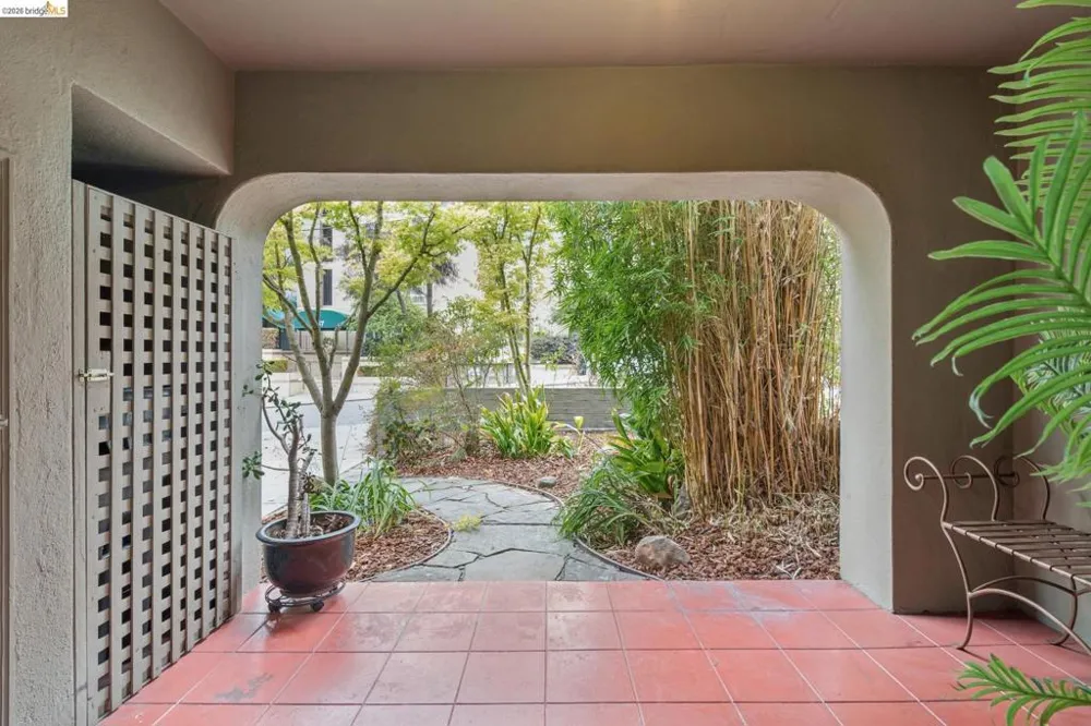 208 Lee St Oakland, CA 94610