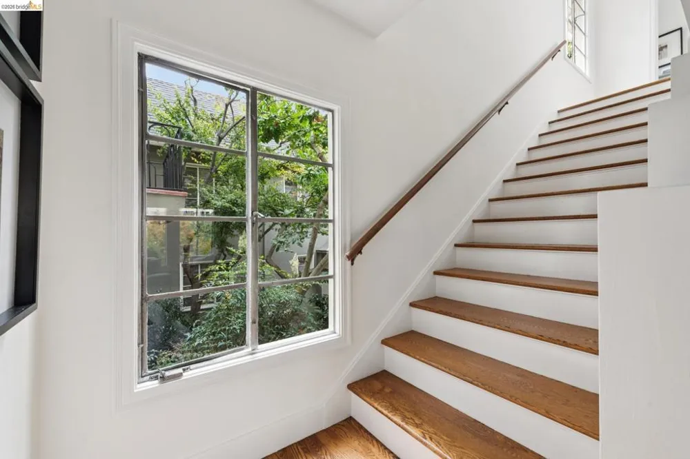 208 Lee St Oakland, CA 94610