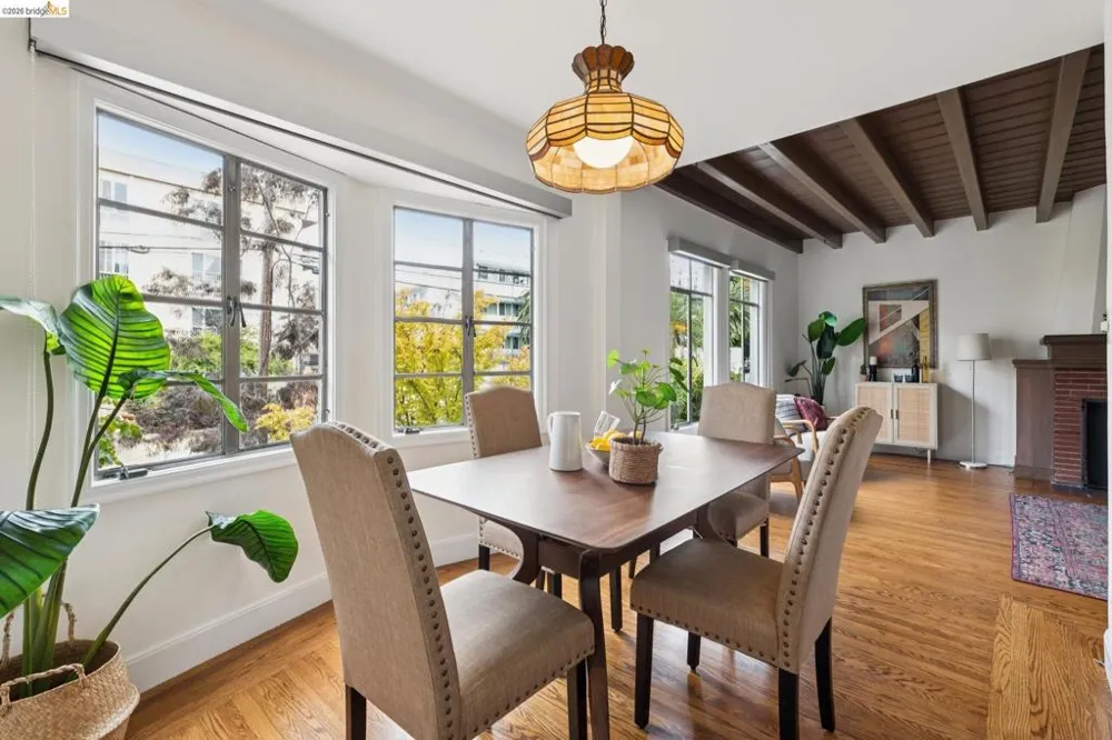 208 Lee St Oakland, CA 94610