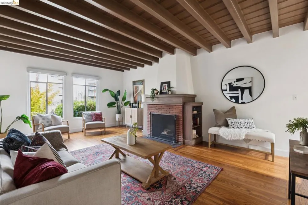 208 Lee St Oakland, CA 94610