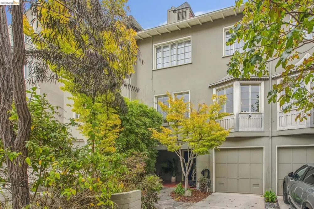 208 Lee St Oakland, CA 94610