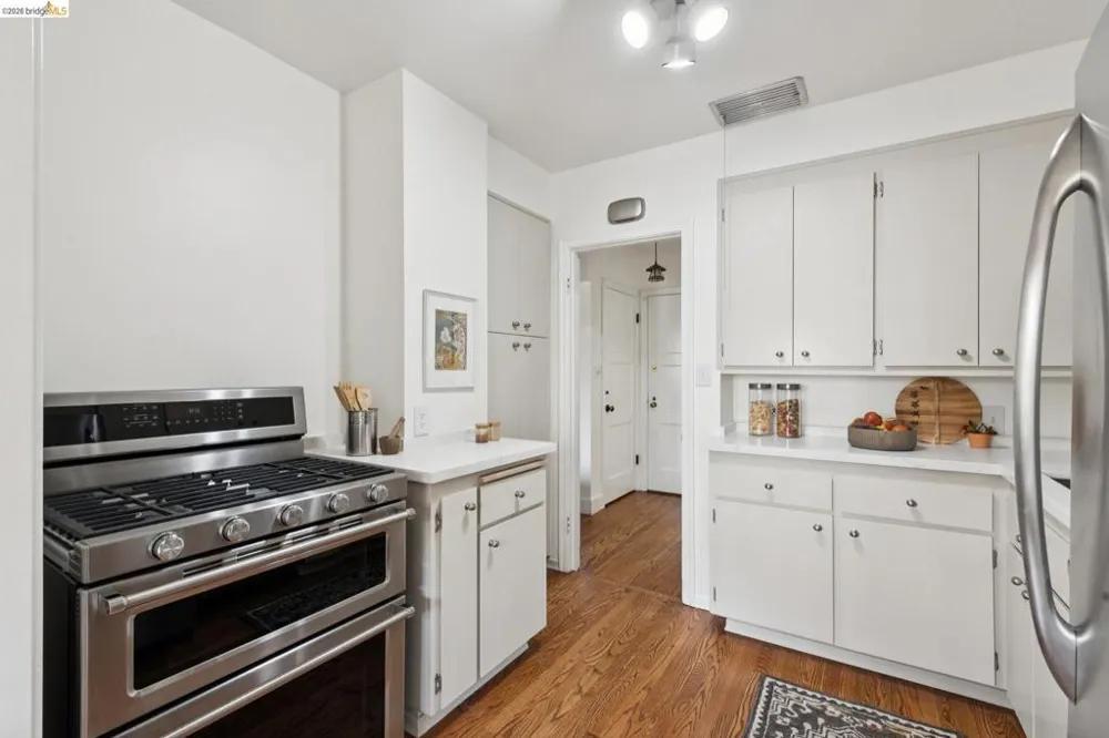 208 Lee St Oakland, CA 94610