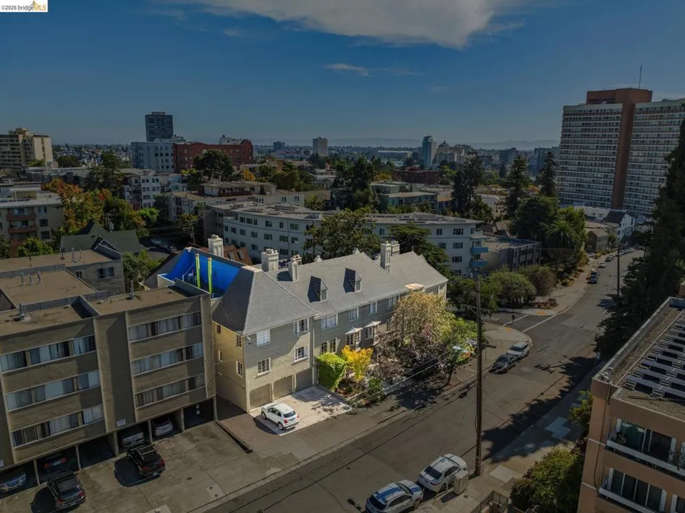208 Lee St Oakland, CA 94610