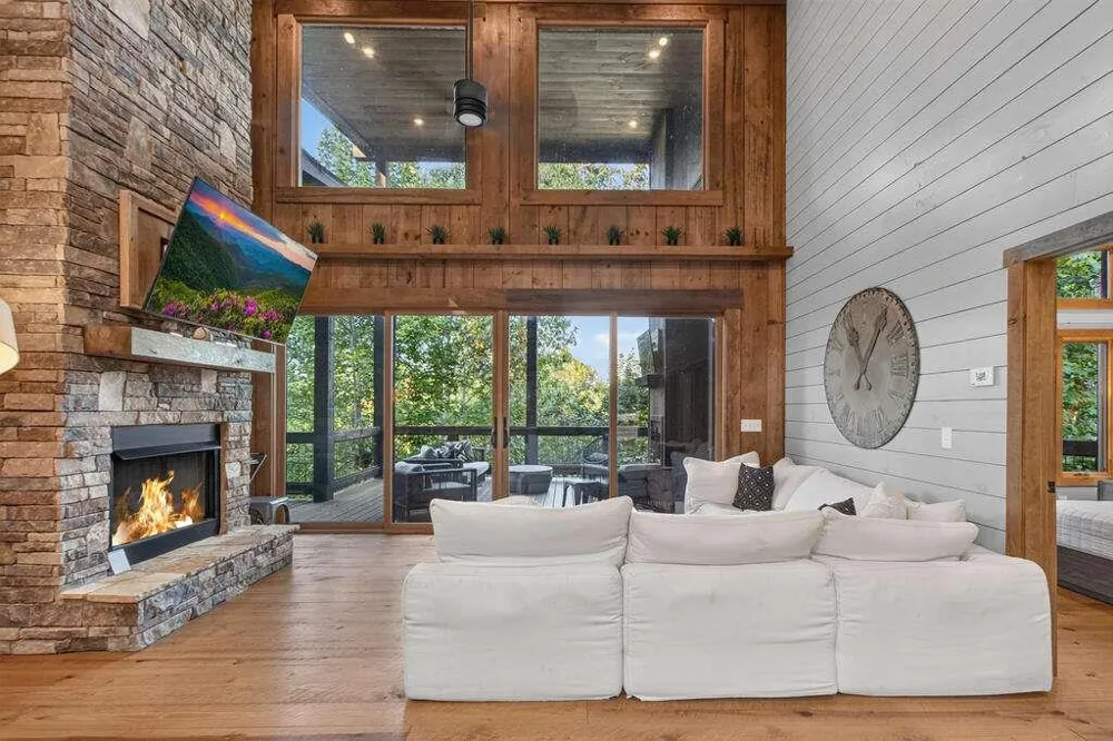 78 Deer Crest Road Blue Ridge, GA 30513