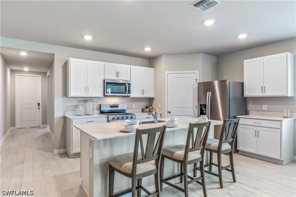 SHADE TREE LOOP Punta Gorda, FL 33982