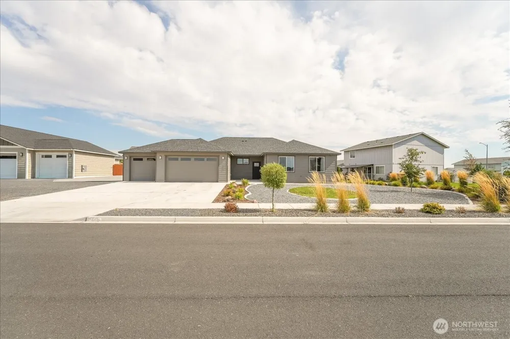 203 Gold Cup Dr. Moses Lake, WA 98837