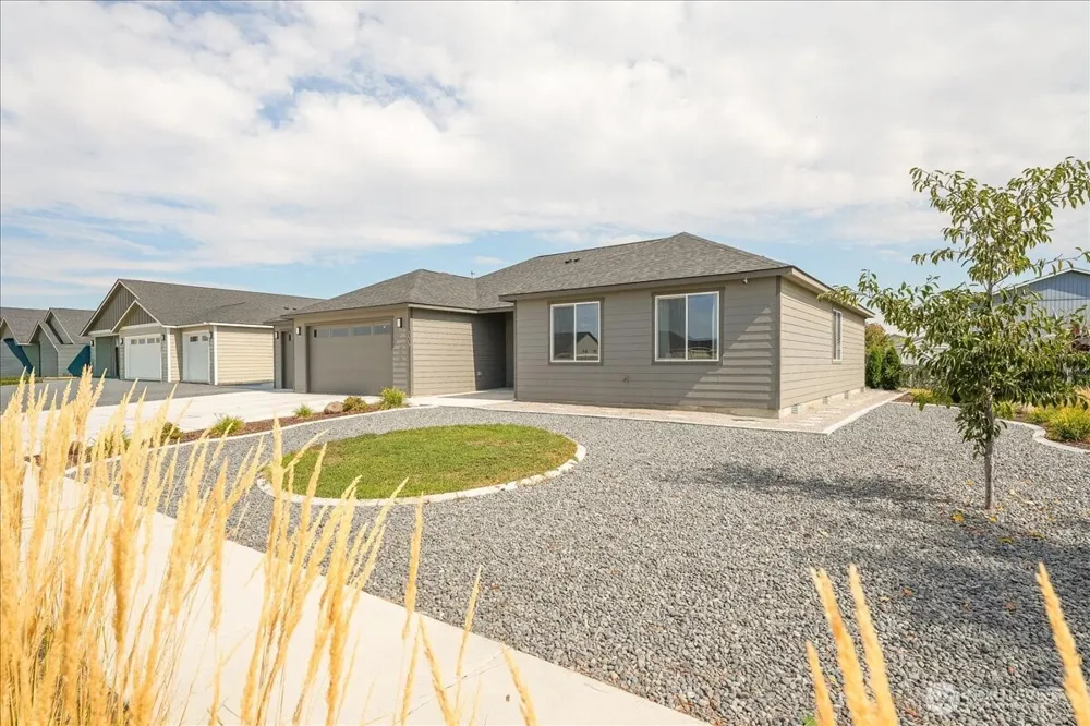 203 Gold Cup Dr. Moses Lake, WA 98837