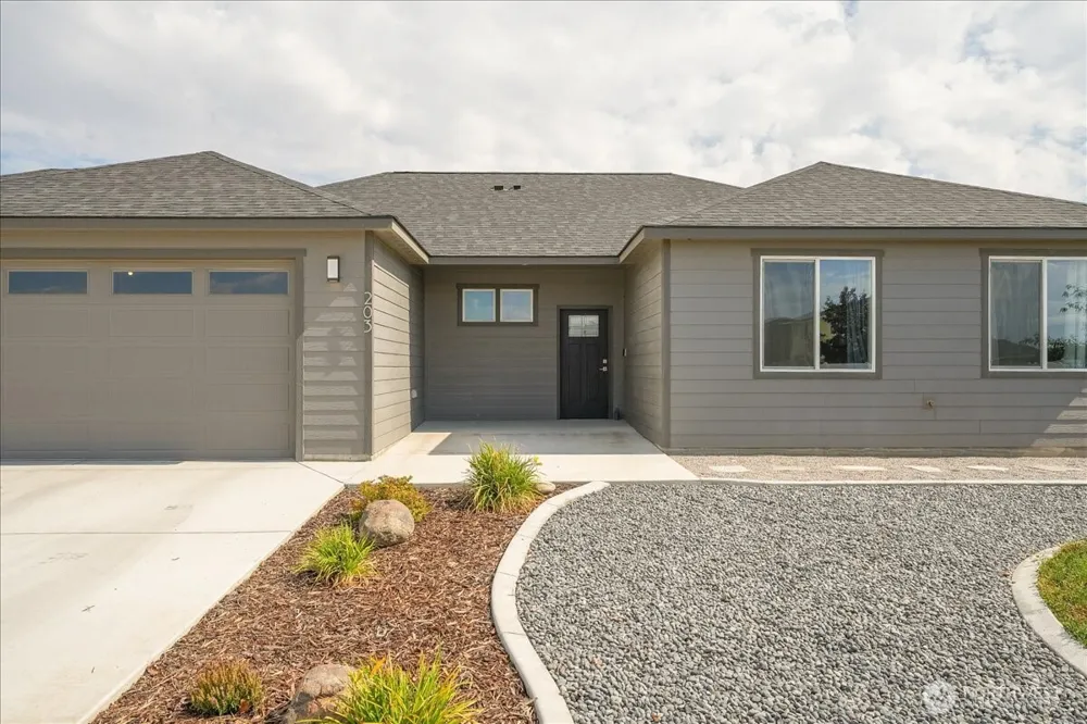 203 Gold Cup Dr. Moses Lake, WA 98837