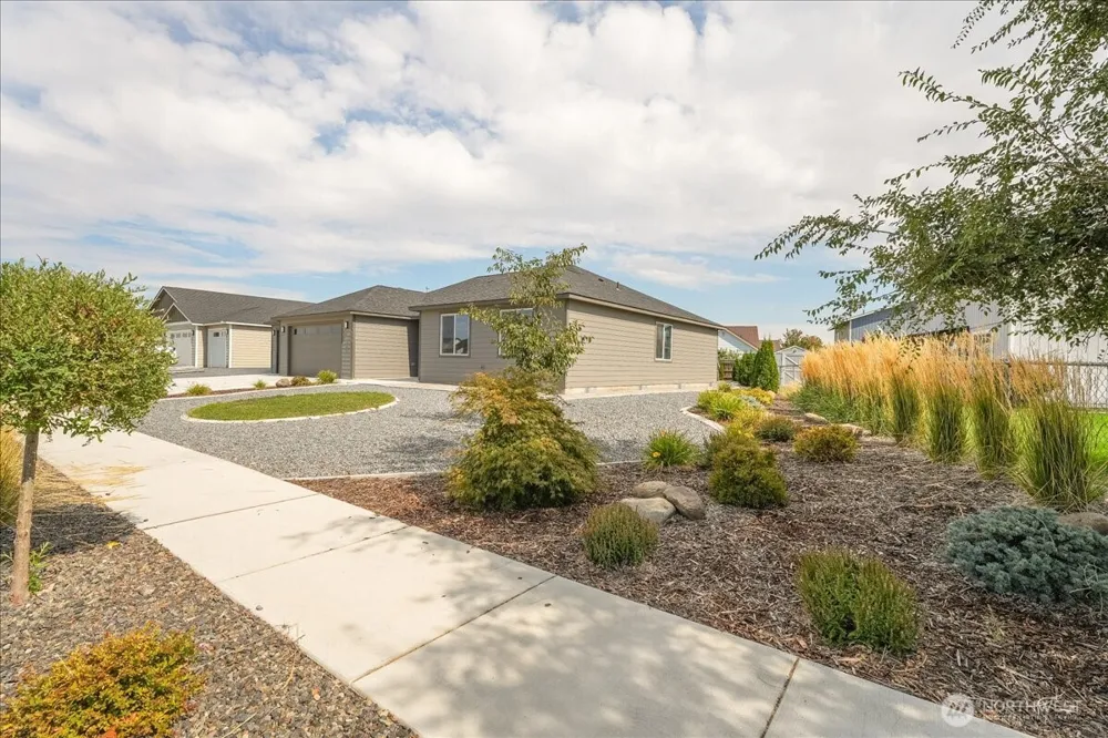 203 Gold Cup Dr. Moses Lake, WA 98837