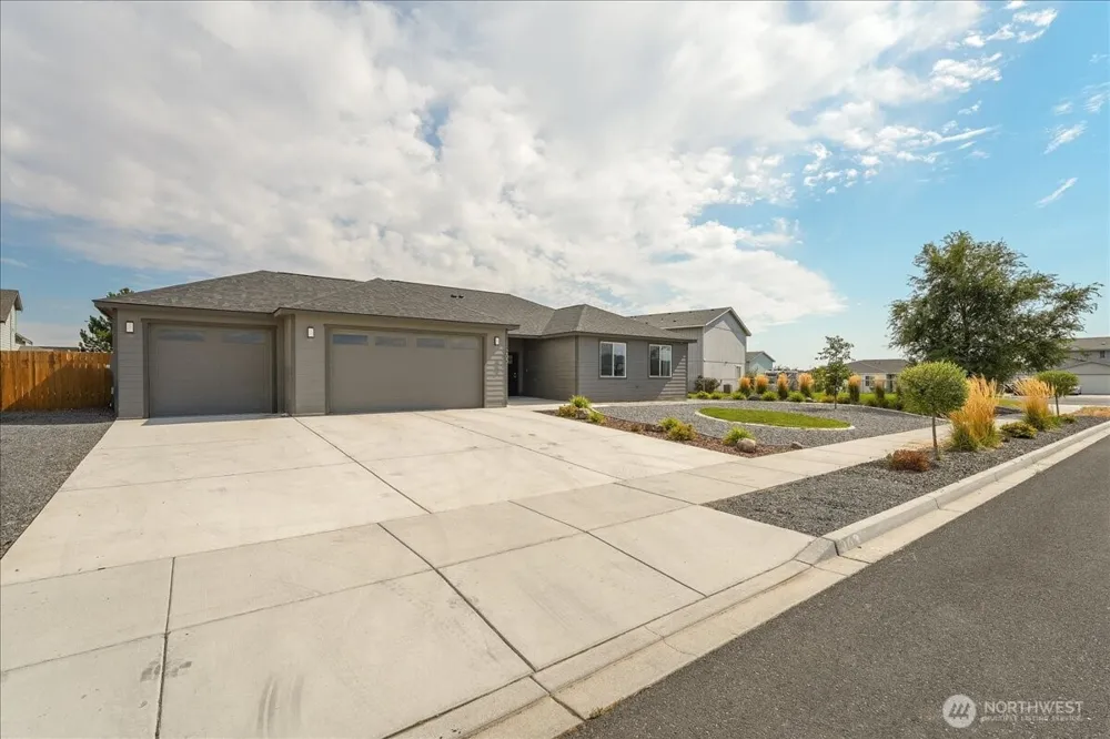 203 Gold Cup Dr. Moses Lake, WA 98837