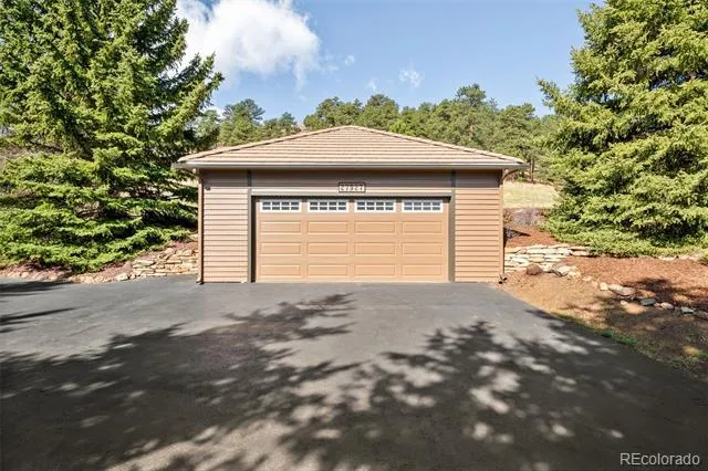 27927 Meadowlark Drive Golden, CO 80401