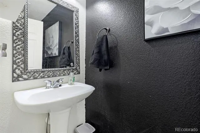 6703 S Winnipeg Circle #101 Aurora, CO 80016