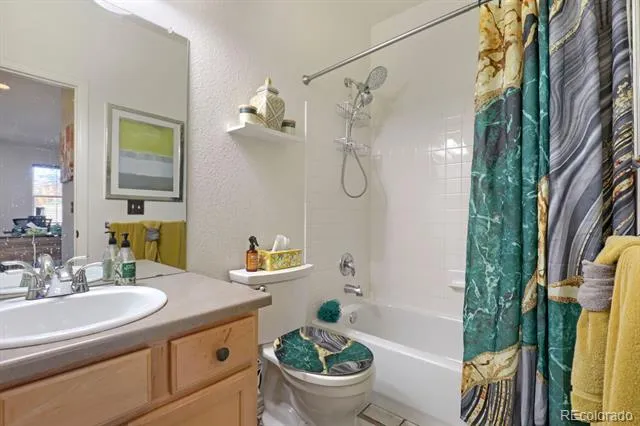 6703 S Winnipeg Circle #101 Aurora, CO 80016