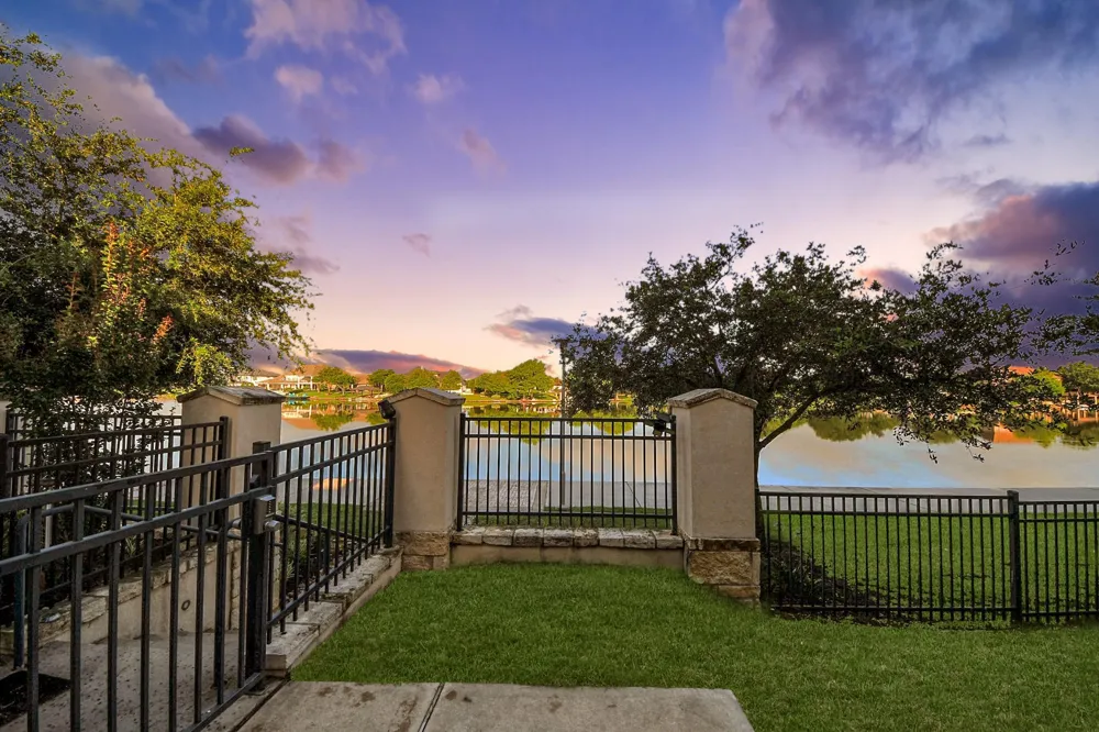 9663 Rockport Hills Drive Cypress, TX 77433