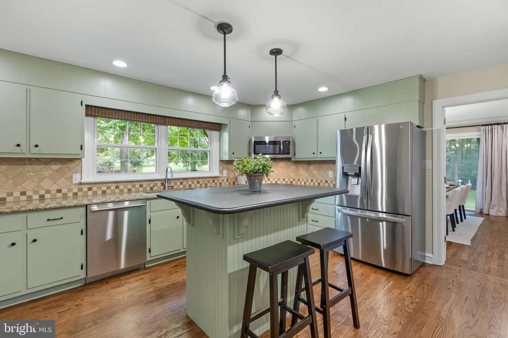 1012 WARWICK LANE Wilmington, DE 19807