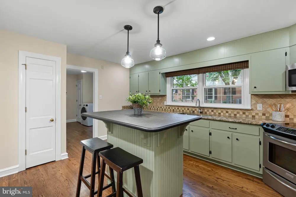 1012 WARWICK LANE Wilmington, DE 19807