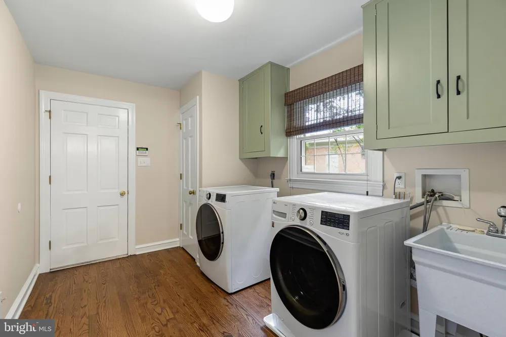 1012 WARWICK LANE Wilmington, DE 19807