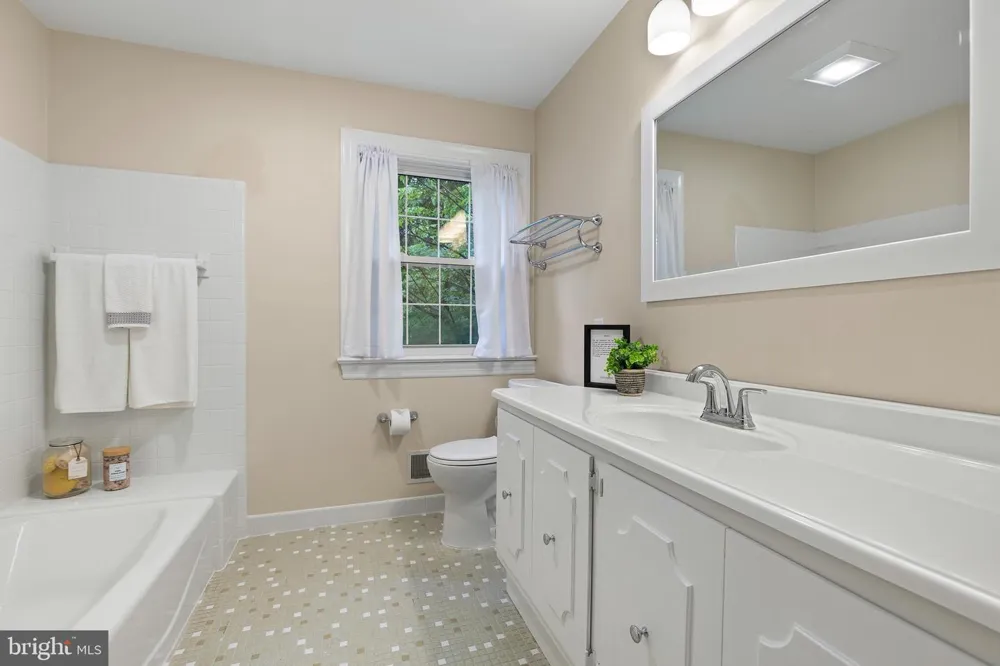 1012 WARWICK LANE Wilmington, DE 19807
