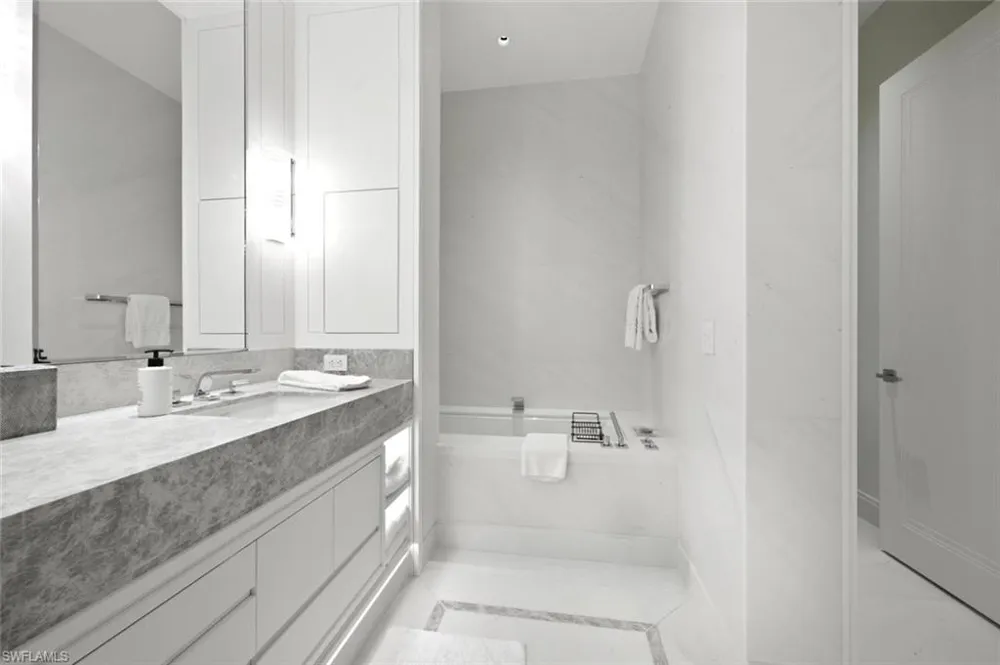 902 Gulf Shore Boulevard #E502 Naples, FL 34102