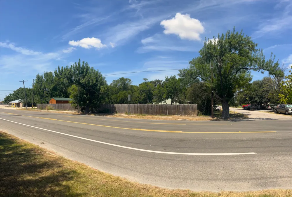241 E Jackson Street Bartlett, TX 76511