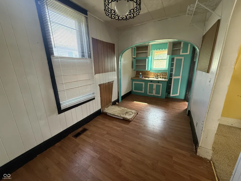 119 10th Street Elwood, IN 46036